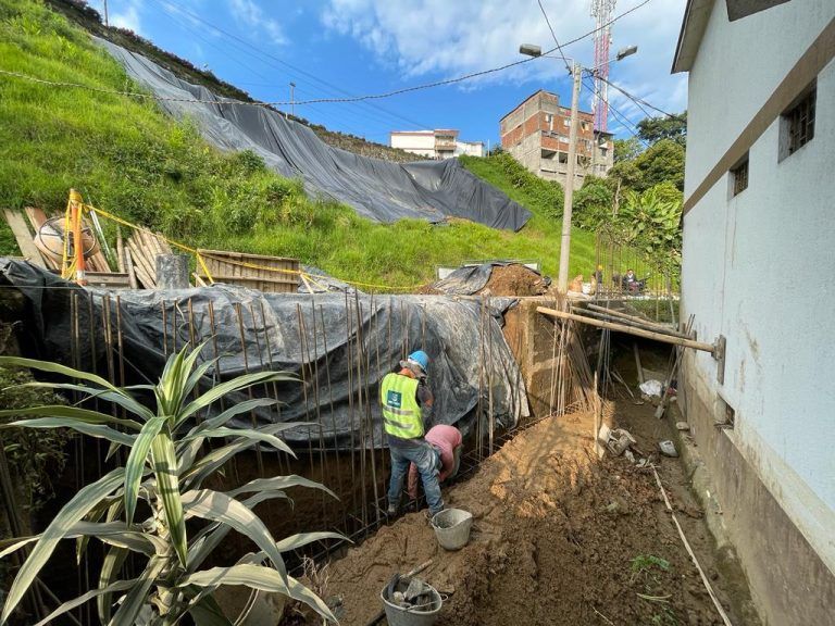 A buen ritmo avanza la construcción de dos muros de contención en el