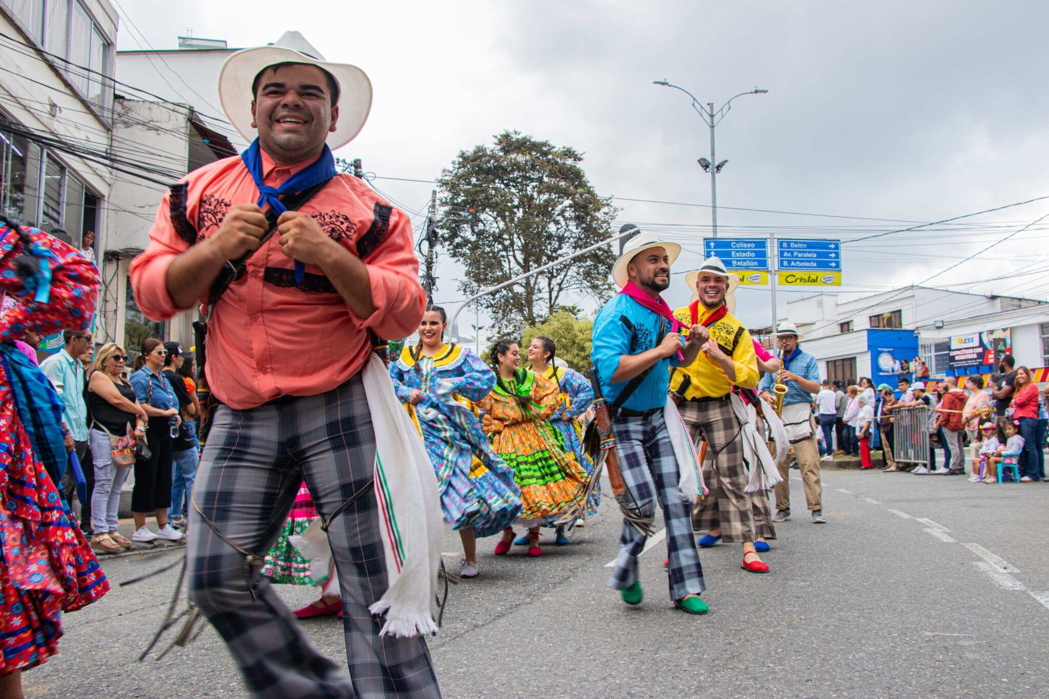 Vive El Desfile De Las Naciones Con Seguridad - Centro De Información