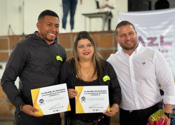 Secretaría de Movilidad celebró el Día del Orgullo Amarillo con reconocimiento a taxistas ejemplares