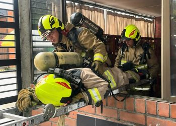Unidad de Gestión del Riesgo potencia entrenamiento de Bomberos Oficiales en maniobras de rescate
