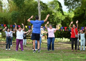 “Manos que cuidan, corazones que brillan”: reconocimiento a los cuidadores en Manizales