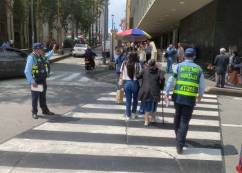 Cruza seguro, cuida tu vida: llamado a peatones en Manizales