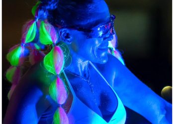 Histórico, más de 6 mil personas iluminaron el Palogrande de neón, en “Corre, Brilla y Muévete MZL”