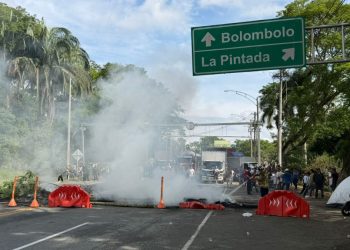 Cierre en La Pintada afecta la movilidad entre Manizales y Medellín
