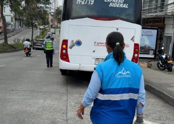 No es solo humo: así verifican en Manizales las emisiones contaminantes de los buses