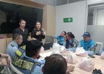 ¿Cómo se preparan los agentes de tránsito de Manizales para servir a la ciudadanía?