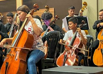 Del aula al gran escenario: estudiantes de Manizales cumplen el sueño de tocar con la Orquesta Sinfónica de Caldas