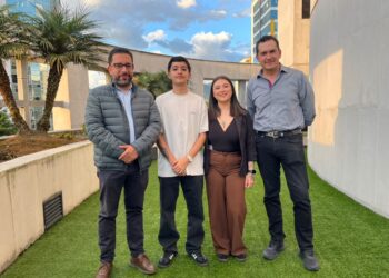 De las aulas de Manizales al mundo: programa U en tu Colegio, proyecta dos jóvenes a trabajar en Panamá