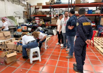 Alcaldía, UGR y Cruz Roja continúan con entrega de auxilios y alimentos a familias damnificadas por el sismo