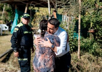 Alcaldía de Manizales acompaña a familias afectadas por el sismo en Pueblo Hondo