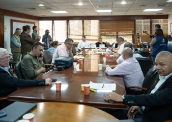 Con reconocimientos, Alcalde clausura sesiones extras del Concejo