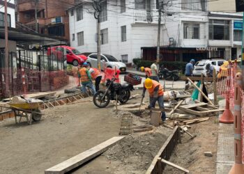Inicia el descargue de materiales para la instalación de las escaleras eléctricas del Paseo La Estrella