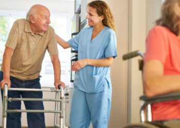 Las caídas en las personas mayores se pueden prevenir: pequeños cambios hacen una gran diferencia