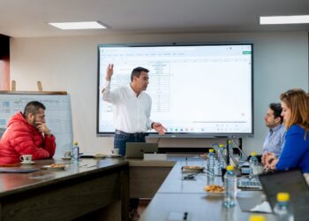 Alcaldía presentó plan de reconstrucción al director del Fondo Milagro