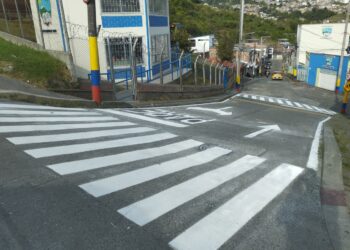 Pasos peatonales, PARE y ‘prohibido parquear’: intervenciones de señalización en 11 sectores de Manizales