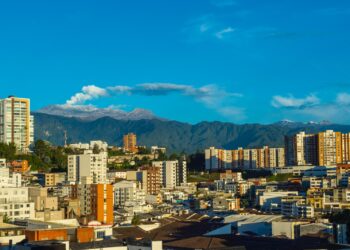 Mercado laboral de Manizales presenta reducción en la tasa de desocupación y en la informalidad