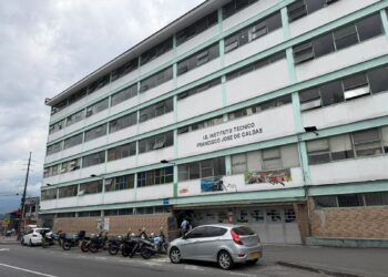 Evacuación transitoria de estudiantes de secundaria del Instituto Técnico Francisco José de Caldas