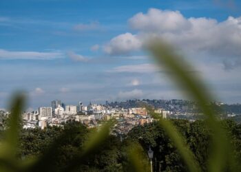 Manizales reduce la pobreza y mejora en empleo y seguridad,  según Informe de Calidad de Vida 2025