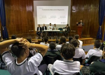 Manizales pone reglas al uso de celulares y dispositivos digitales en los colegios: los acuerdos deberán quedar en los Manuales de Convivencia para 2027