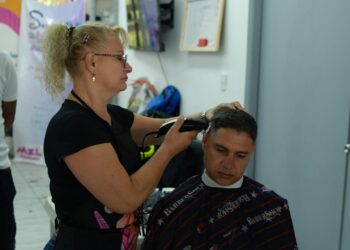 Aprender un oficio para construir sueños: la barbería abre nuevas oportunidades en Manizales