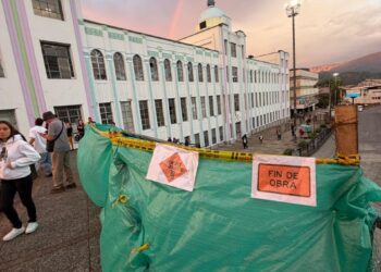 Alcaldía de Manizales invierte $129 millones en el mantenimiento del puente peatonal del sector Institución Educativa Isabel La Católica 