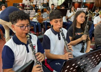 De las veredas y los colegios de Manizales a un mismo escenario: 68 jóvenes músicos se unen bajo la batuta de un director internacional