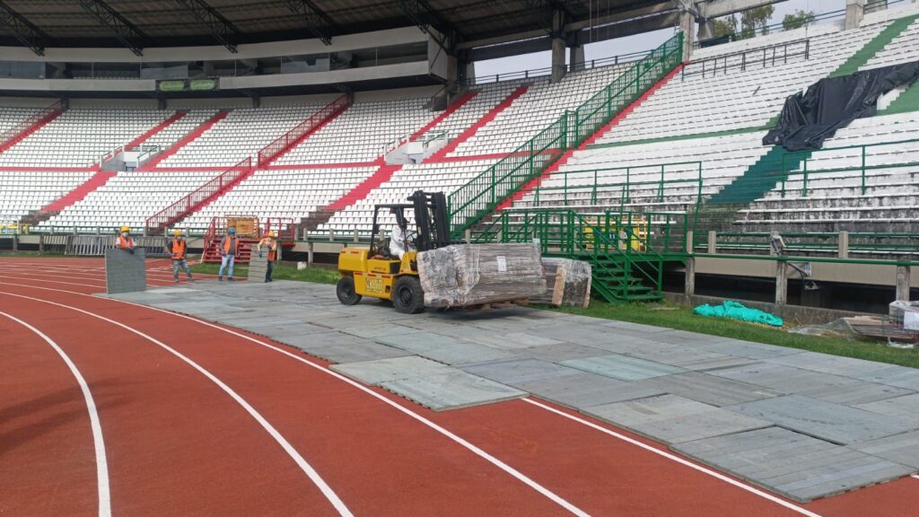 30 toneladas de tejas fueron retiradas del Estadio Palogrande para su disposición final