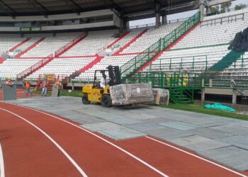 30 toneladas de tejas fueron retiradas del Estadio Palogrande para su disposición final