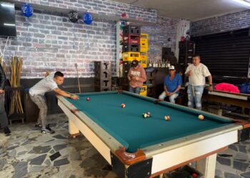 Viernes de Plaza reunió a billaristas en mano a mano, en la Galería de Manizales