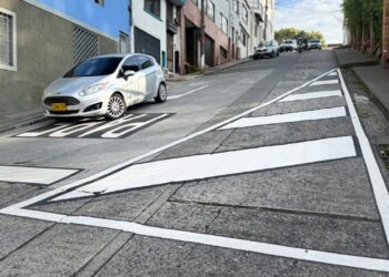 Cambio sentido vial en la calle 44, cerca de la Universidad Autónoma, habilita zona de cargue y descargue