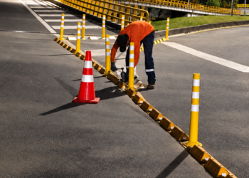 Intervenciones viales en Manizales: tachas, hitos y señalización para mejorar la seguridad